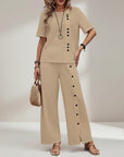 Silvorne conjunto de lino y algodón para mujer, top corto de manga corta color caqui y pantalones anchos con botones laterales.