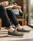 Silvorne mocasines de ante verde para hombre, suela plana, cómodos y antideslizantes.
