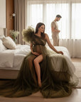 Silvorne Vestido de maternidad de tul transparente de un solo hombro, color verde oliva, para fotografía.