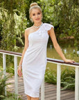 Silvorne Vestido blanco de poliéster sin mangas, ajustado, midi, con volantes en un hombro.