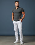 Silvorne camiseta de punto de manga corta para hombre, color gris oscuro, con cuello vuelto, ajuste entallado.