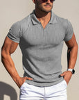 Silvorne camiseta de punto gris de manga corta para hombre con cuello vuelto y ajuste entallado.