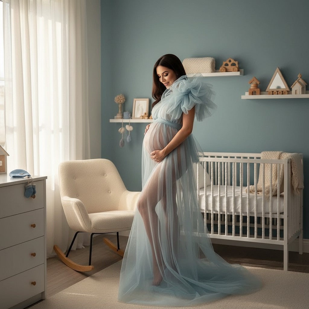 Silvorne vestido de maternidad de tul transparente de un solo hombro, azul pálido, para fotografía de estudio.